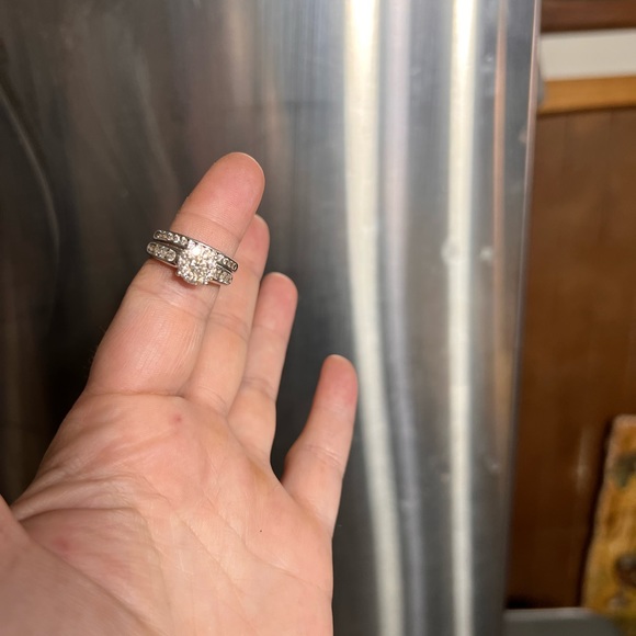 Brand new beautiful 13 diamond women’s wedding set H clarity - Picture 4 of 7